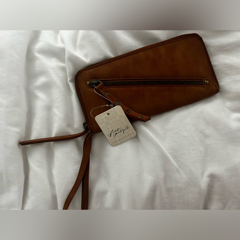 Free People wallet